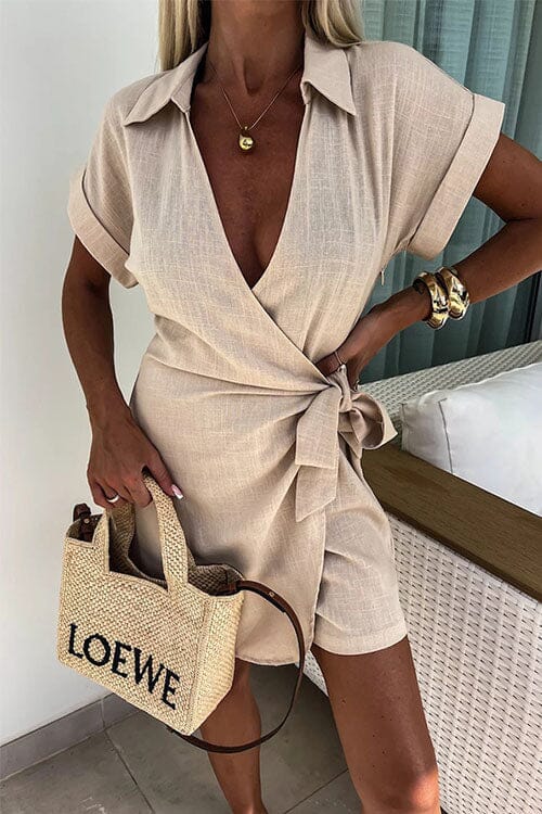 Amelia Kurz-Jumpsuit mit Tiefem V-Ausschnitt