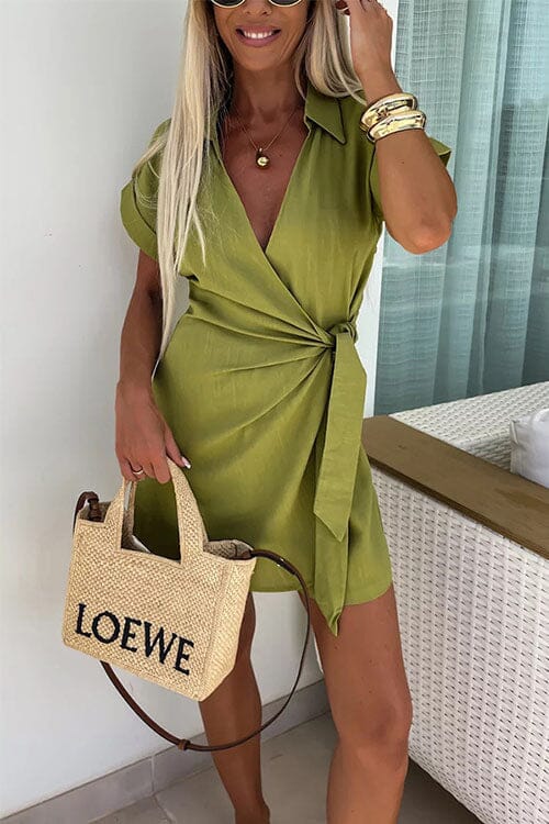 Amelia Kurz-Jumpsuit mit Tiefem V-Ausschnitt