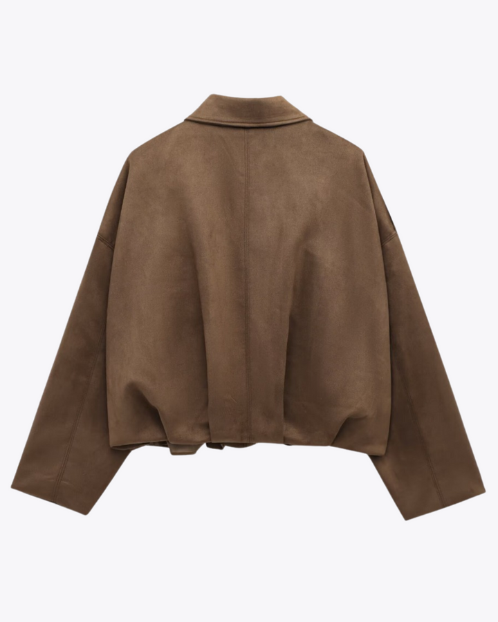 Oversized Damenjacke mit Reißverschluss, Stehkragen und Gummizugsaum in cleanem urbanem Design.