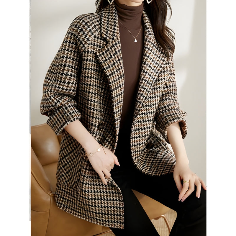 Damenmantel mit Reverskragen und Knopfleiste