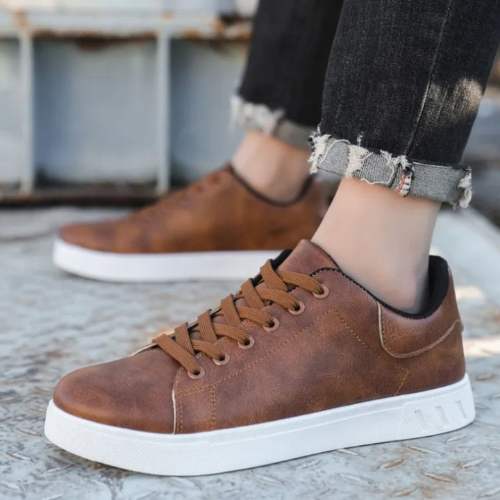 Herren Schnürschuh mit kontrastierender Sohle