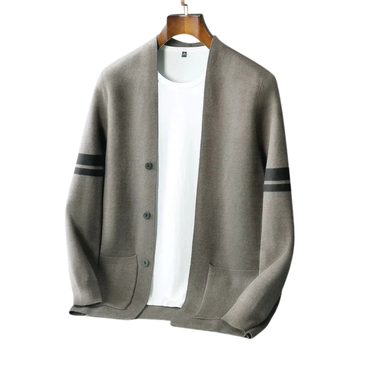 Herrencardigan mit gestreiften Ärmeln und Taschen