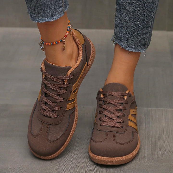 Leichter Sneaker mit klassischer Schnürung, Flexsohle und sportlichem Design – ideal für Alltag und Freizeit.