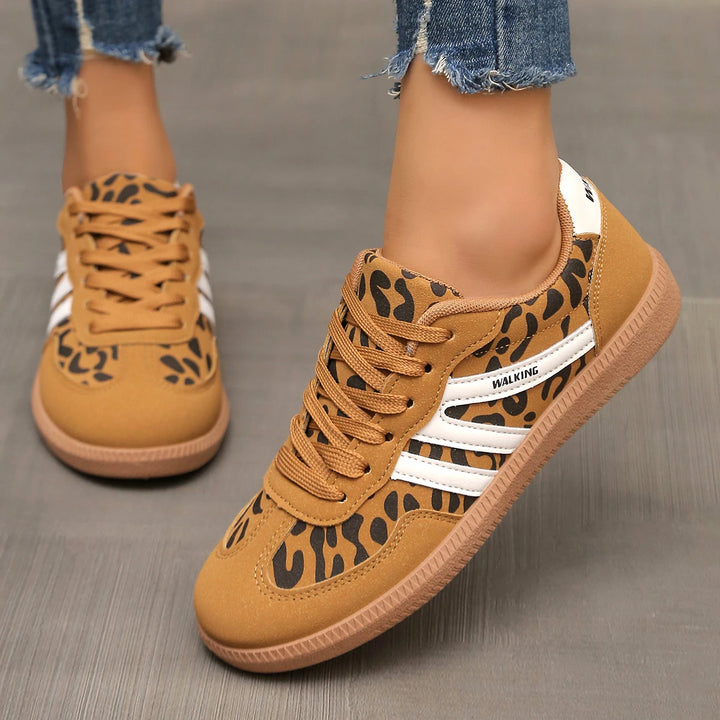 Leichter Sneaker mit klassischer Schnürung, Flexsohle und sportlichem Design – ideal für Alltag und Freizeit.