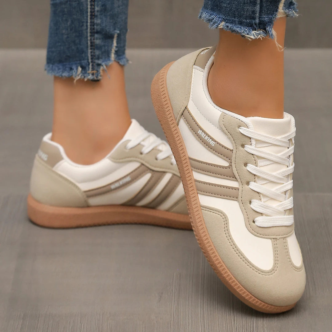 Leichter Sneaker mit klassischer Schnürung, Flexsohle und sportlichem Design – ideal für Alltag und Freizeit.