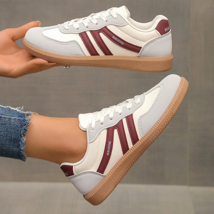 Leichter Sneaker mit klassischer Schnürung, Flexsohle und sportlichem Design – ideal für Alltag und Freizeit.