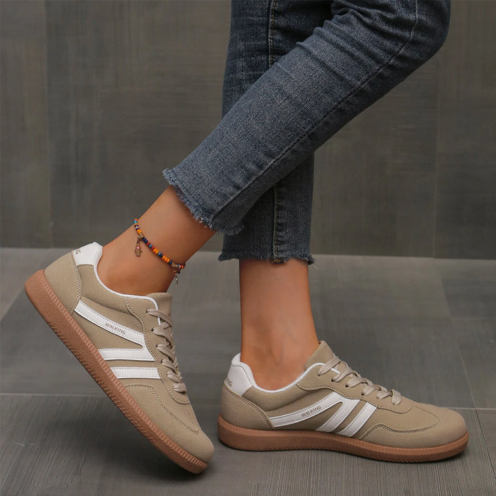 Leichter Sneaker mit klassischer Schnürung, Flexsohle und sportlichem Design – ideal für Alltag und Freizeit.