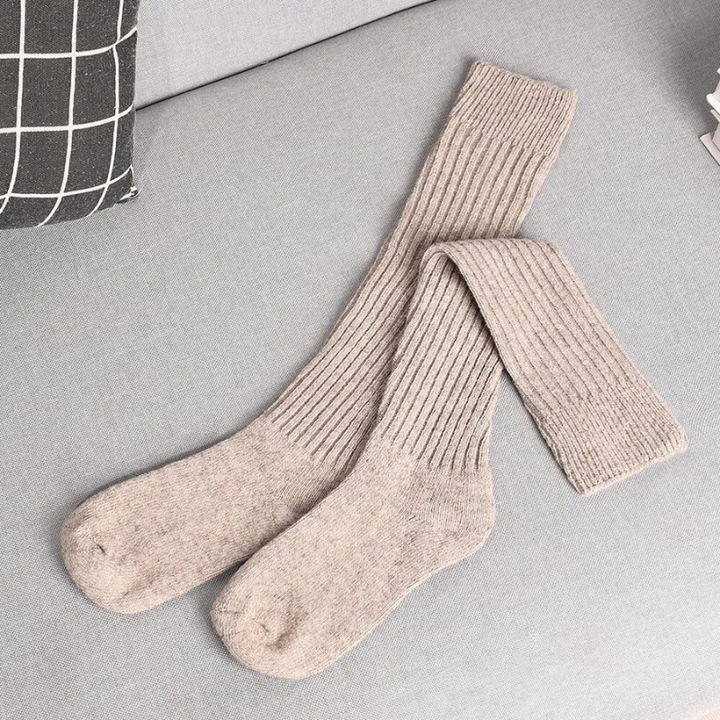 Klassische lange Rippensocken für Damen mit Stretch-Passform