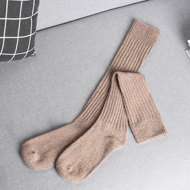 Klassische lange Rippensocken für Damen mit Stretch-Passform