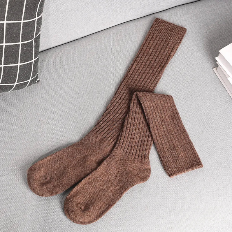 Klassische lange Rippensocken für Damen mit Stretch-Passform