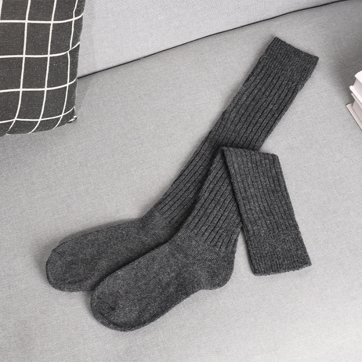 Klassische lange Rippensocken für Damen mit Stretch-Passform