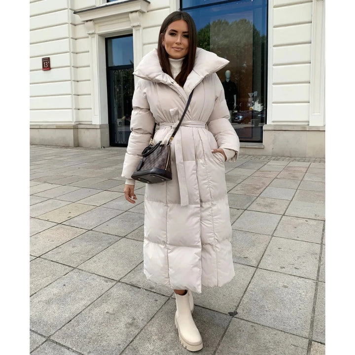 Langer Damen Steppmantel mit Gürtel und Kragen