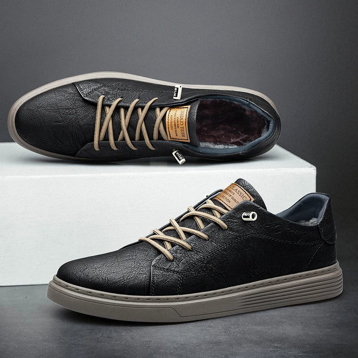 Sneaker aus echtem Leder mit Schnürung und robuster Gummisohle – zeitloser Freizeitschuh für Alltag und City-Looks.