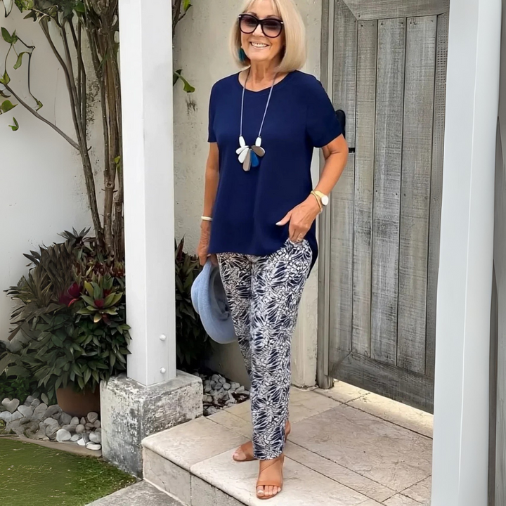 Abelia vielseitiges Stil Zwei-Teile Set für Damen in Dunkelblau, mit einem bequemen und stilvollen Design, ideal für legere oder semi-formelle Anlässe.