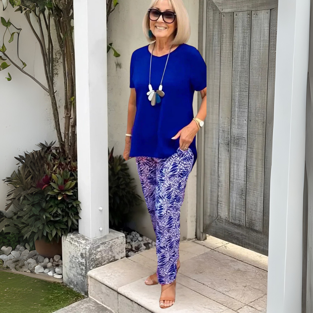 Abelia vielseitiges Stil Zwei-Teile Set für Damen in Hellblau, bietet einen entspannten und schicken Look, perfekt für den Alltag oder ein Wochenendausflug.