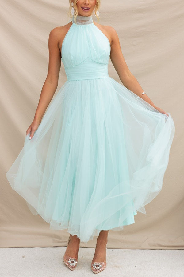 Aleena grünes elegantes Feen-Kleid für Damen, mit frischem Grünton und elegantem Design, das eine weiche, fließende Silhouette für einen Märchen-Look bietet