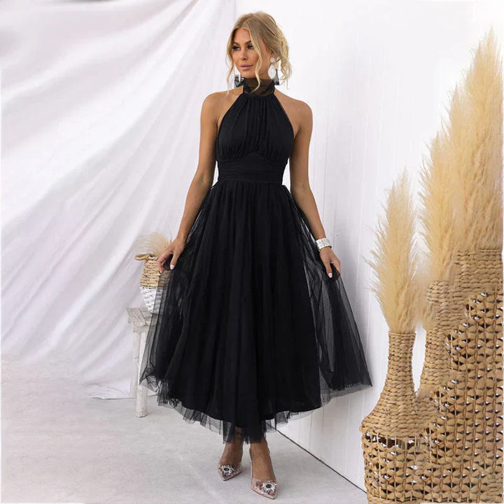 Aleena schwarzes elegantes Feen-Kleid für Damen, mit schlankem schwarzen Farbton und elegantem Design, perfekt für formelle Anlässe oder besondere Veranstaltungen