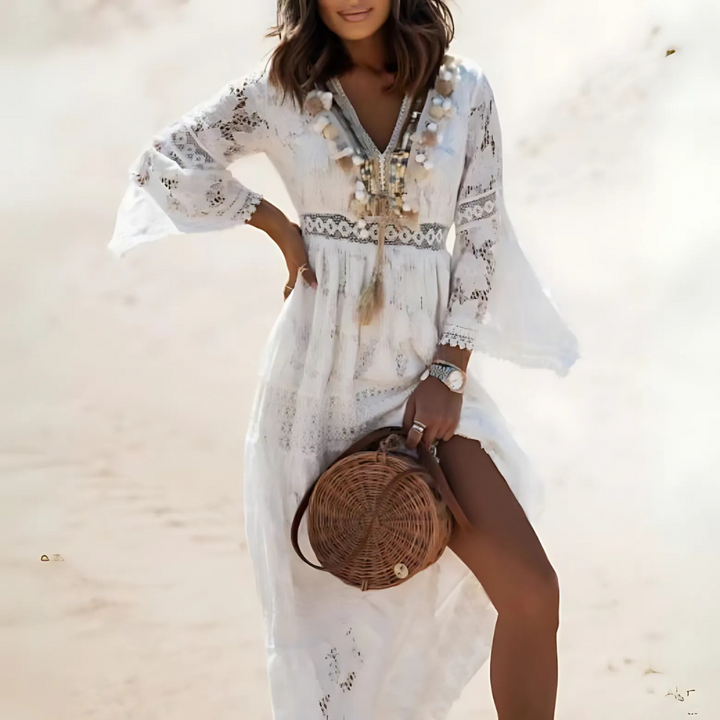 Alena elegantes Boho Maxikleid in Weiß mit Spitzenakzenten für Boho Sommerlook
