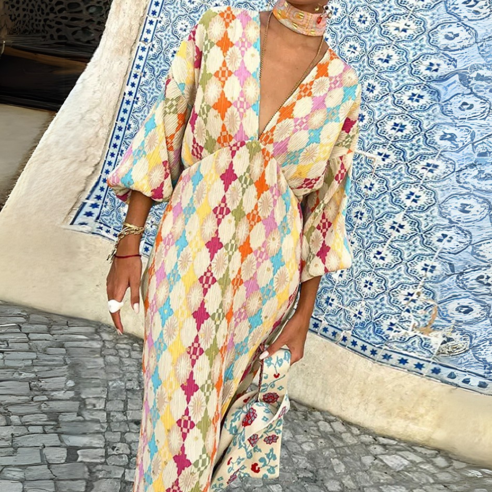Alia Elegantes Inselkleid für Damen, mit einem leichten und bunten Design, perfekt für Strandurlaube und Resort-Outfits.