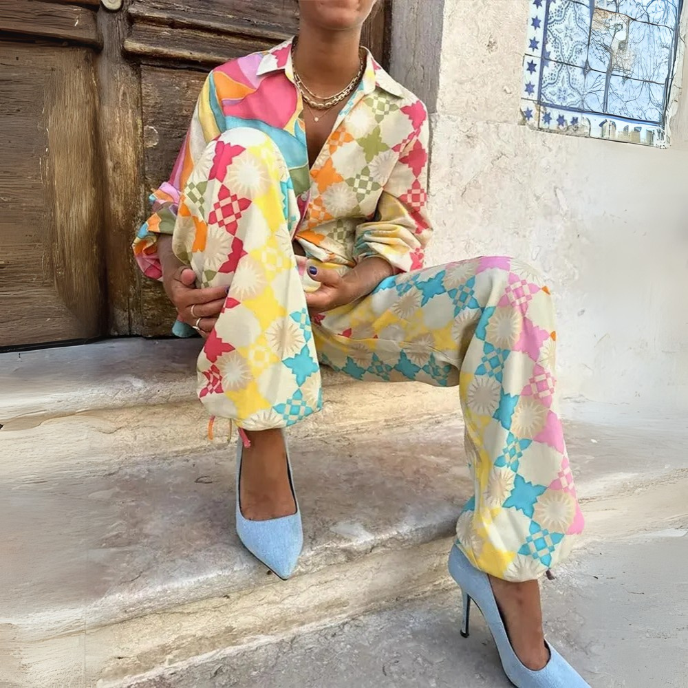 Alia Elegantes Zweiteiler-Set für Damen in Multicolor, mit lebendigem Design, ideal für tropische Ausflüge und Sommerausflüge.