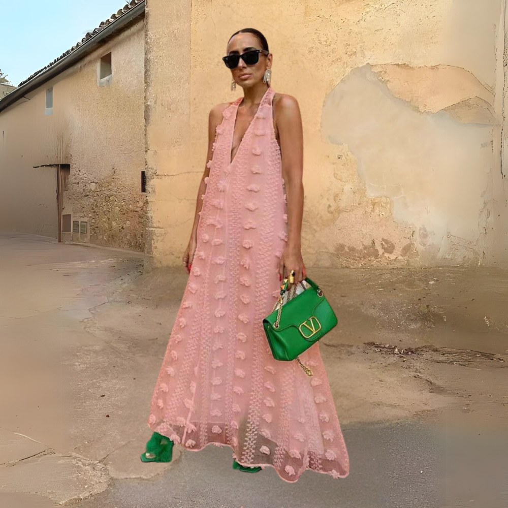 Ameliana glamouröses Halterneck Maxikleid für Damen in Rosa, mit schickem und femininem Stil, ideal für besondere Veranstaltungen.