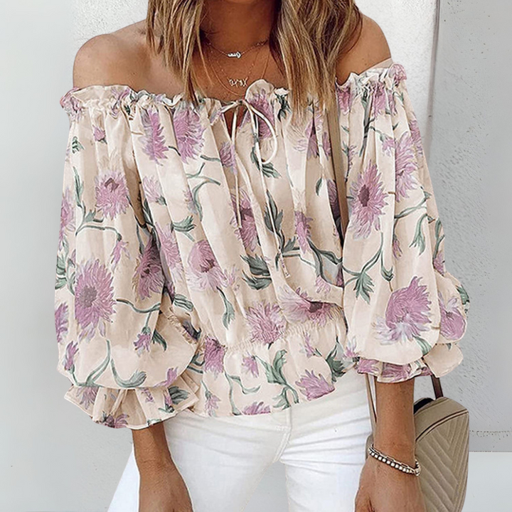 Atmungsaktive Sommerbluse für Damen in Lila mit Blumenmuster – leichte Damenbluse für warme Sommertage.