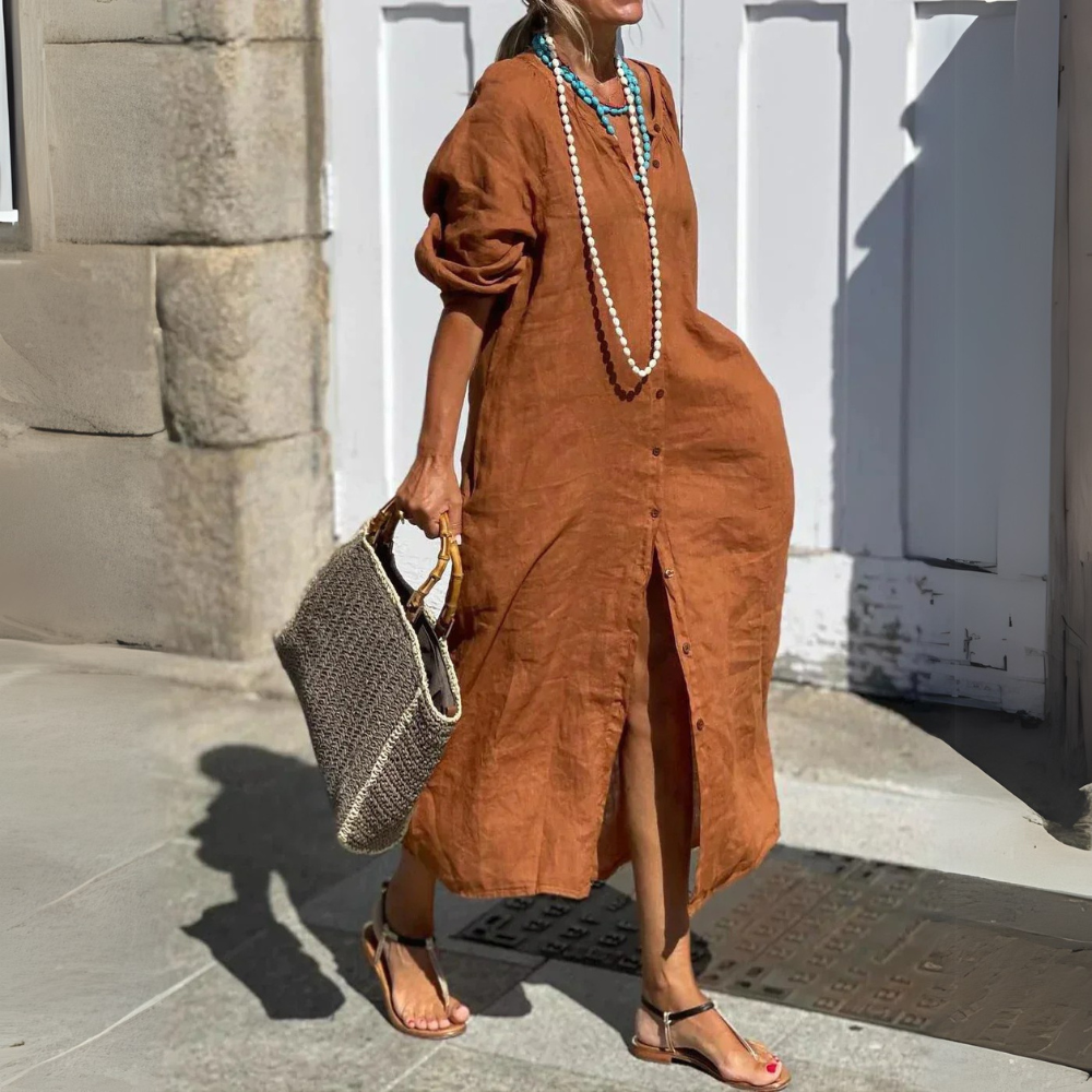 Avalina schmeichelndes, bauchbedeckendes Kleid für Damen in Braun, das Eleganz und Komfort mit einem schmeichelhaften Schnitt und vielseitigem Stil für verschiedene Anlässe kombiniert.
