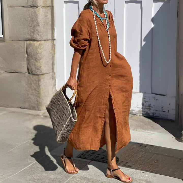 Avalina schmeichelndes, bauchbedeckendes Kleid für Damen in Braun, das Eleganz und Komfort mit einem schmeichelhaften Schnitt und vielseitigem Stil für verschiedene Anlässe kombiniert.