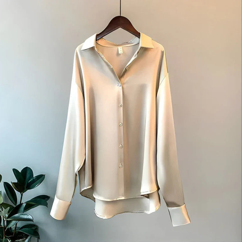 Beigefarbene Damenbluse aus luxuriöser Seide als edle Langarm-Seidenbluse für elegante Outfits
