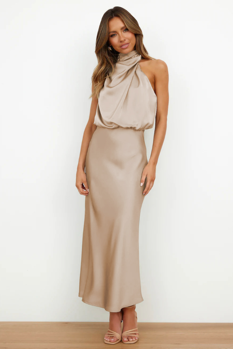 Jeannette Elegantes Maxikleid mit Neckholder