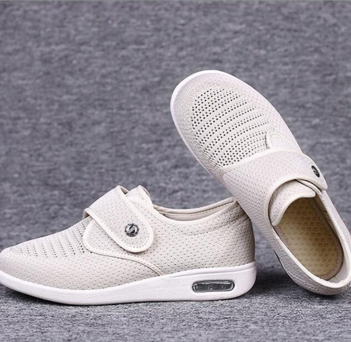 Berlene stylische breite orthopädische Schuhe für Damen in beige, ideal für den Alltag mit orthopädischer Unterstützung.
