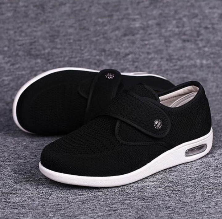 Berlene stylische breite orthopädische Schuhe für Damen in Schwarz, bieten Komfort und Unterstützung für den ganzen Tag.
