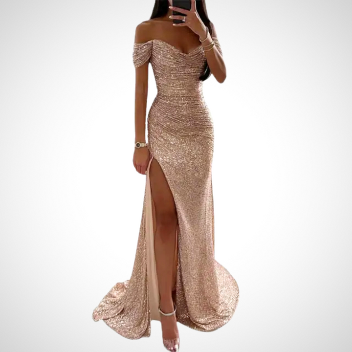 Betta glamouröses off-shoulder Maxikleid für Damen in Champagner, mit einem sanften und eleganten Design, ideal für Hochzeiten und elegante Abendveranstaltungen.
