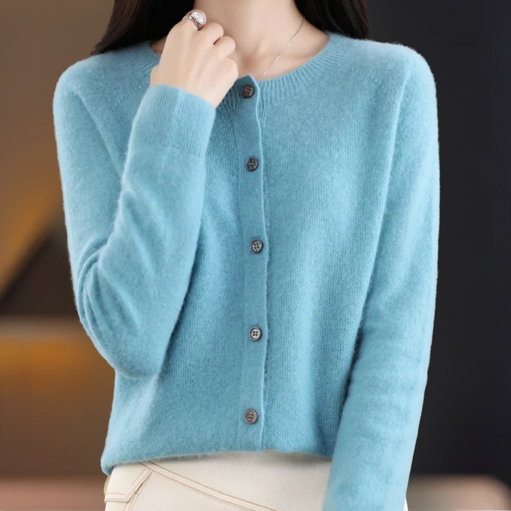 Cardigan für Damen in Hellblau mit fein gestricktem Material, Rundhalsausschnitt und Knopfverschluss
