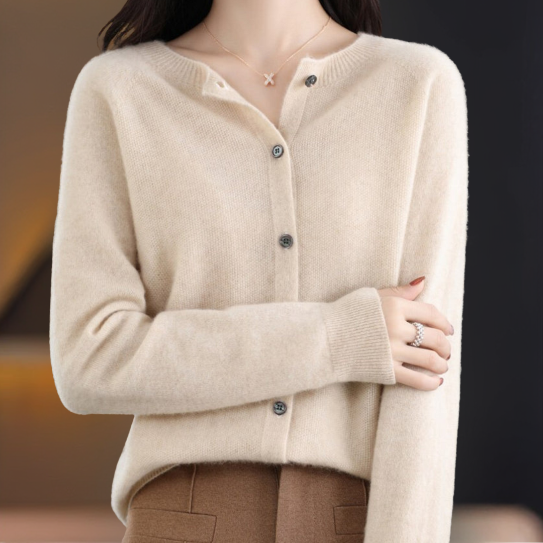 Cardigan für Damen in Khaki mit fein gestricktem Material, Rundhalsausschnitt und Knopfverschluss