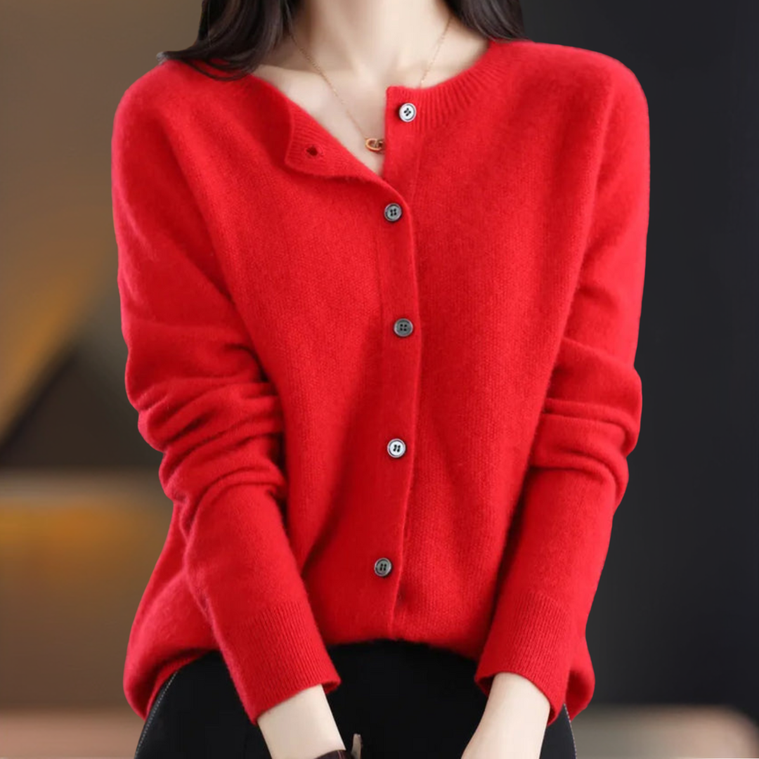Cardigan für Damen in Rot mit fein gestricktem Material, Rundhalsausschnitt und Knopfverschluss