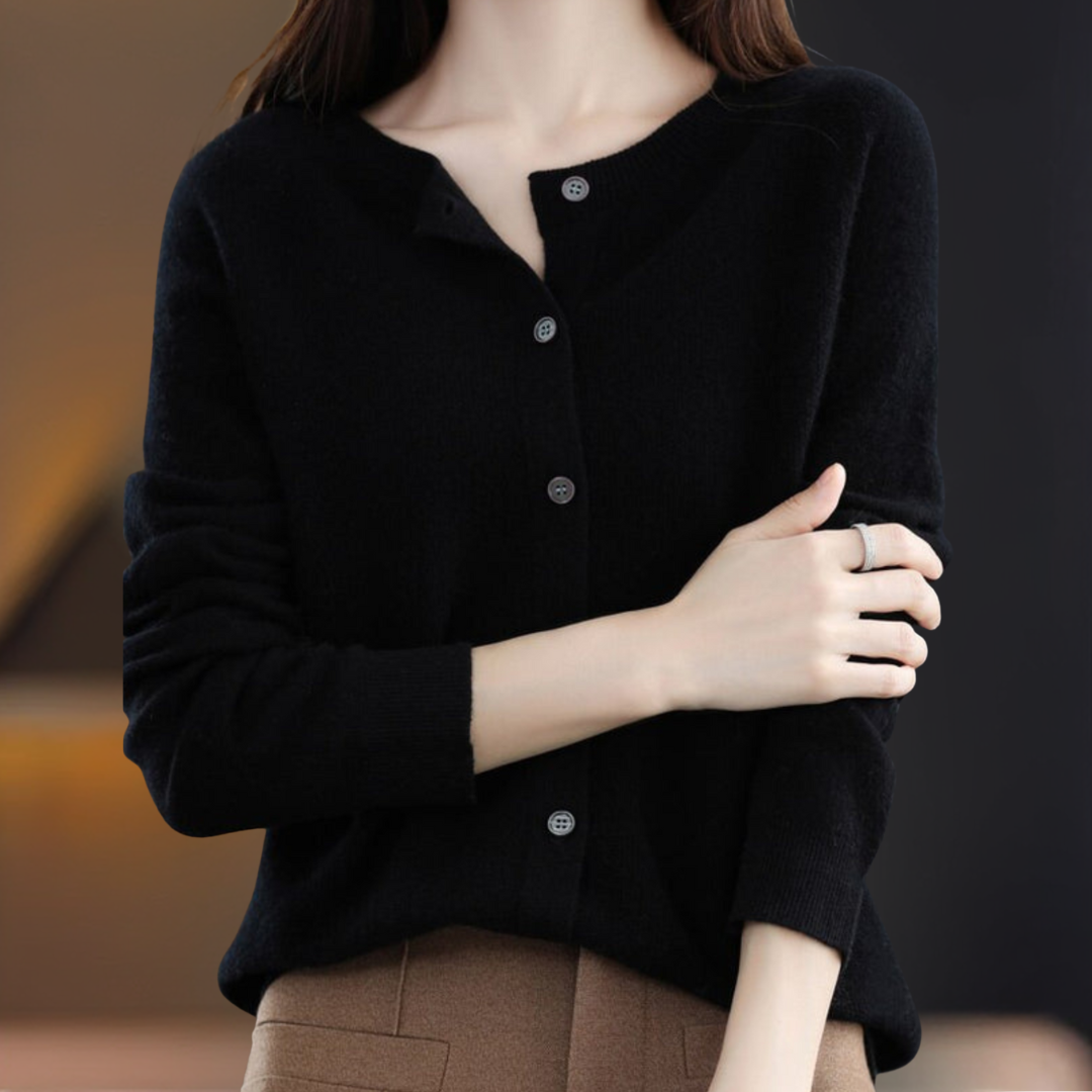 Cardigan für Damen in Schwarz mit fein gestricktem Material, Rundhalsausschnitt und Knopfverschluss
