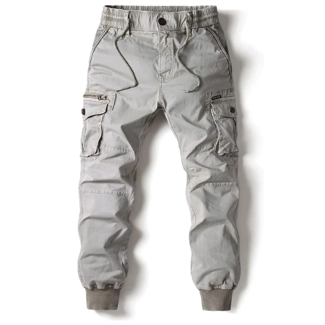 Cargo-Hose in Grau mit grober Strickstruktur, angenehmer Kapuze und mittellanger Passform für Herren.