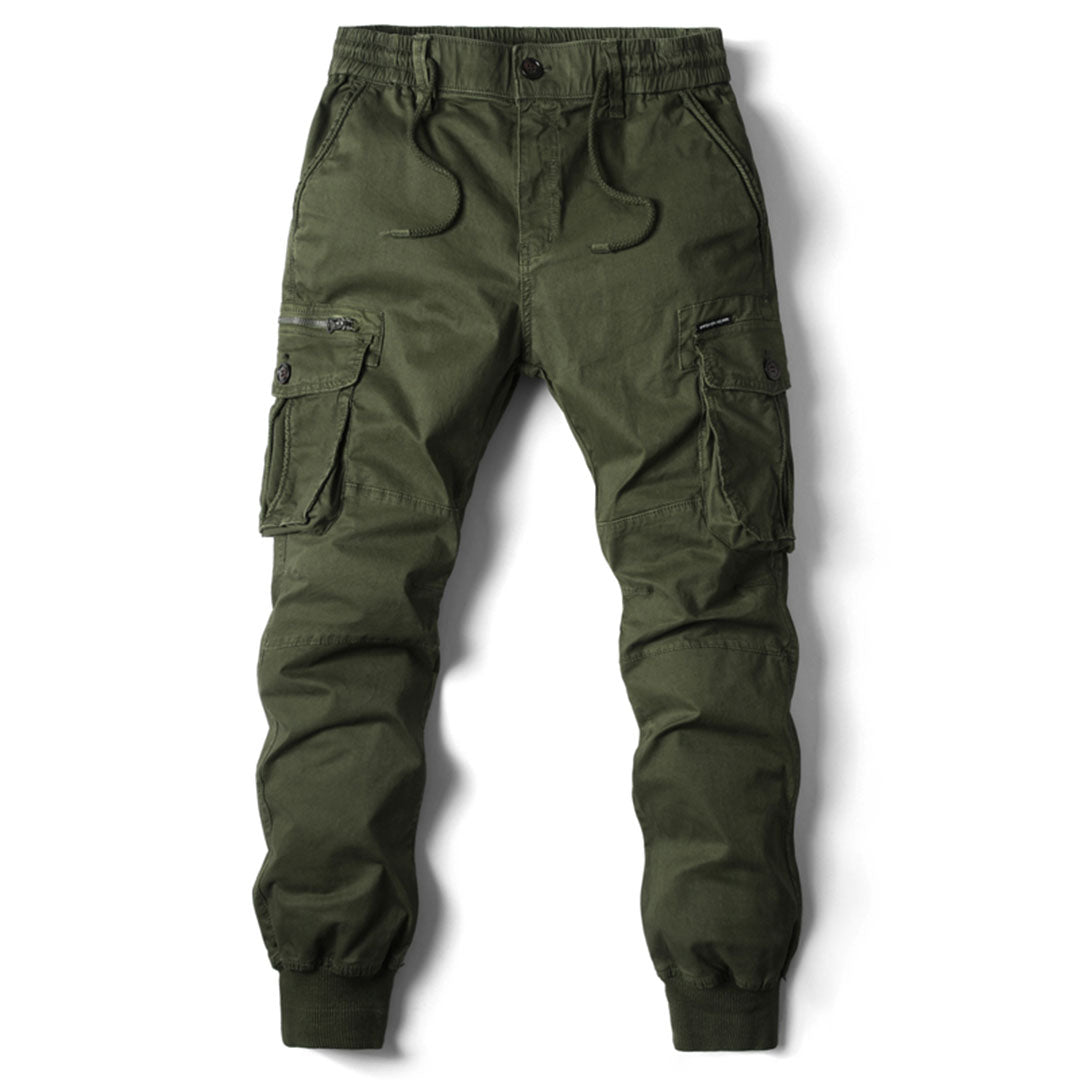 Cargo-Hose in Grün mit grober Strickstruktur, angenehmer Kapuze und mittellanger Passform für Herren.