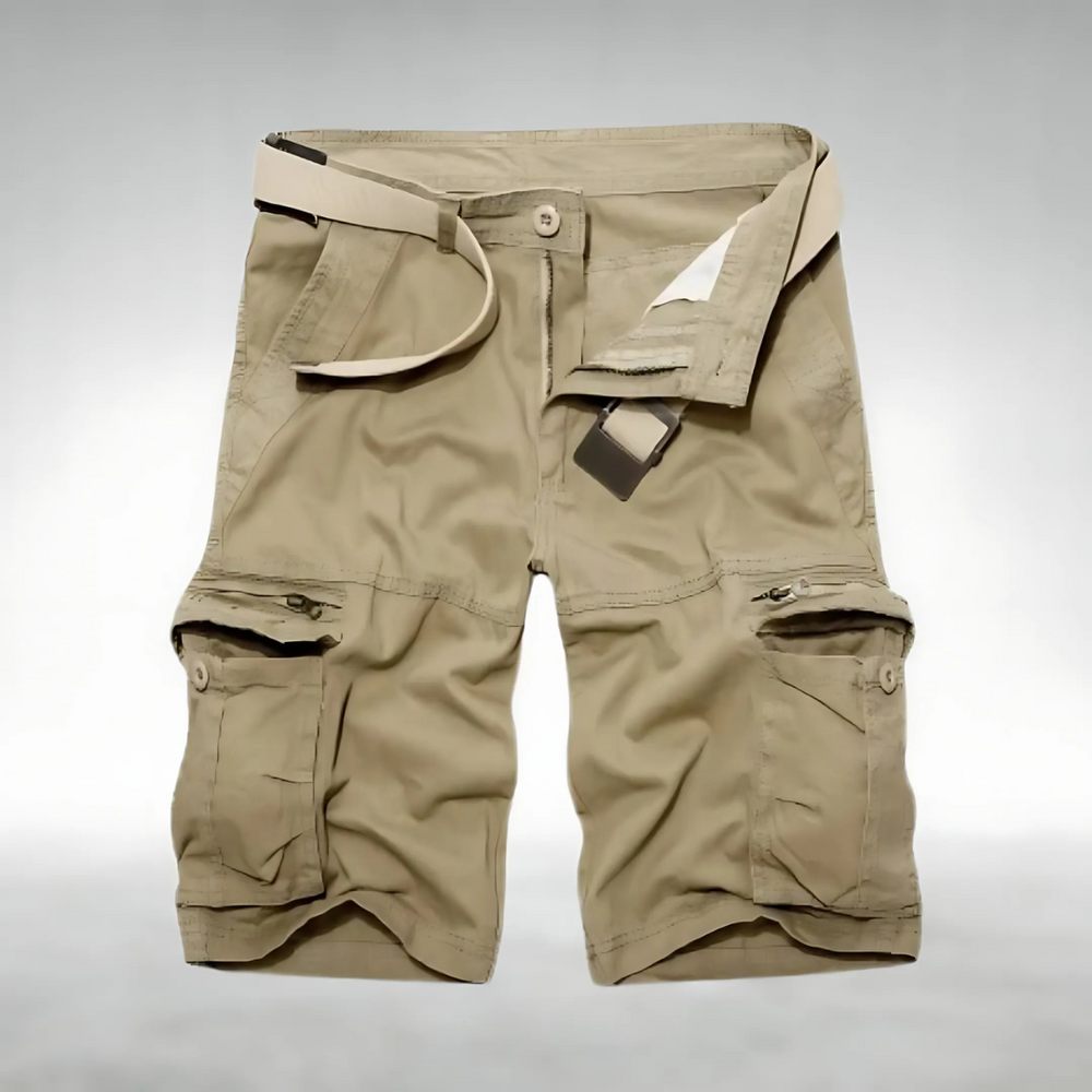 Cargo-Shorts in Khaki mit praktischen Taschen, verstellbaren Gürtel und robuster Schnitt für Herren.
