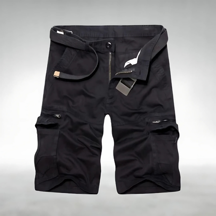 Cargo-Shorts in Schwarz mit praktischen Taschen, verstellbaren Gürtel und robuster Schnitt für Herren.