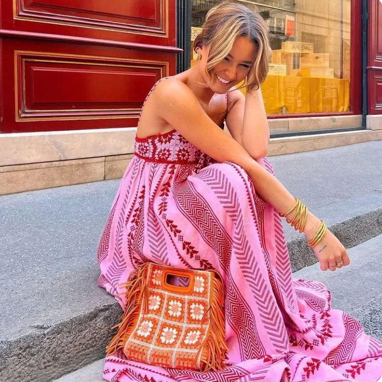 Clarabella Elegantes Schmeichelndes Maxikleid für Damen in Rosa, mit wunderschönem Design und schmeichelhafter Silhouette, perfekt für Sommerveranstaltungen.
