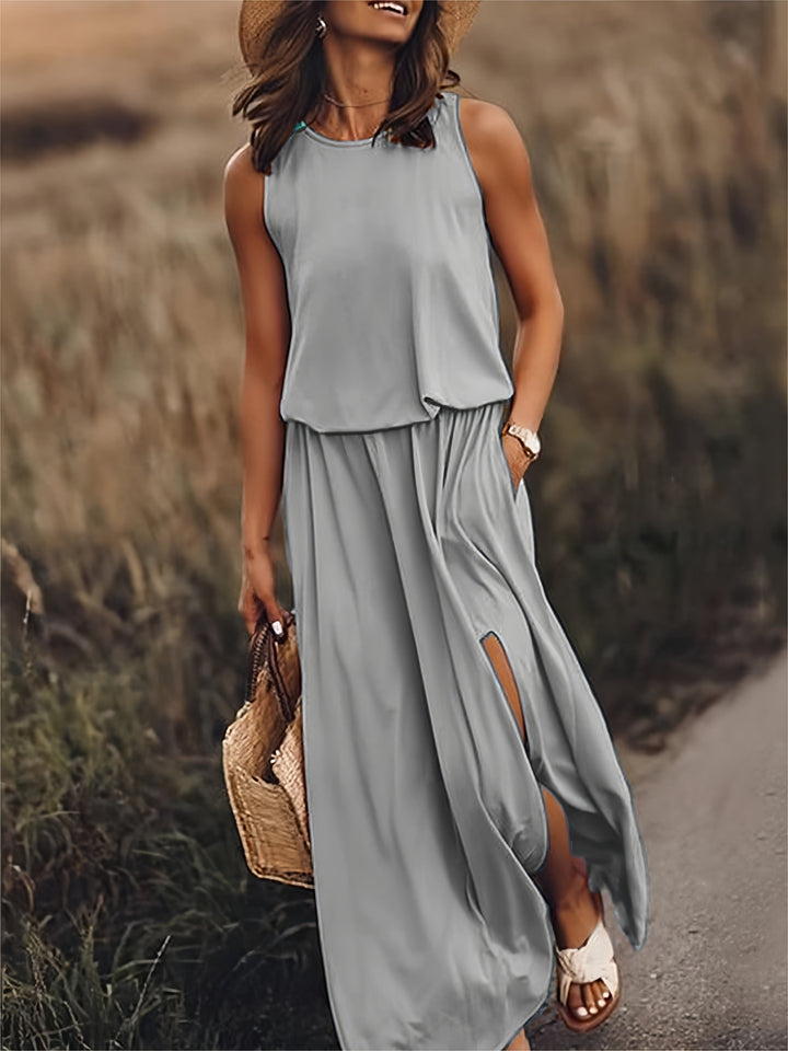 Clarine schmeichelhaftes Maxikleid für Damen in Grau, mit einem eleganten Design, das für verschiedene Anlässe vielseitig gestylt werden kann.
