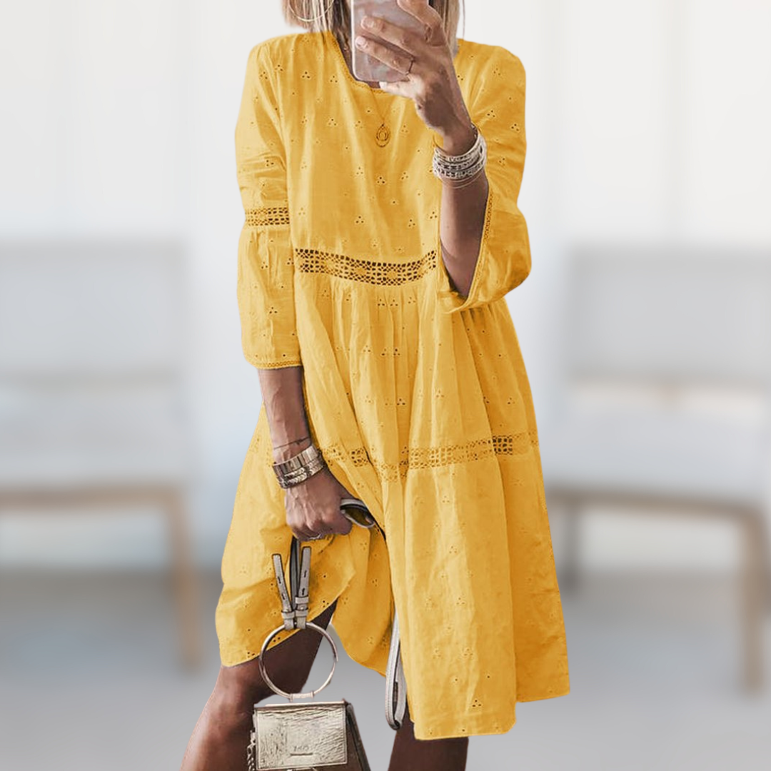 Claudette Schickes Sommerkleid für Damen in Gelb, leuchtend und auffällig, perfekt für sonnige Tage und Outdoor-Events.