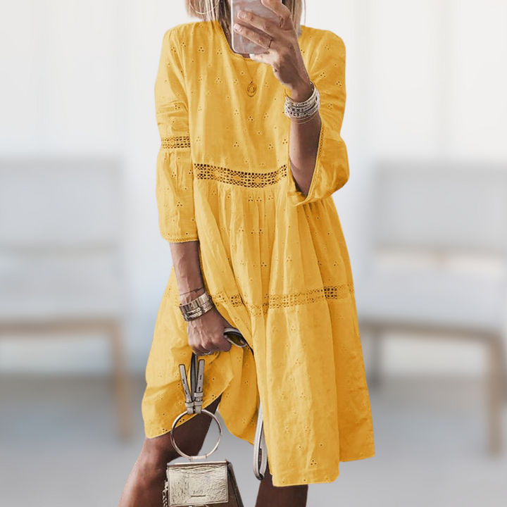 Claudette Schickes Sommerkleid für Damen in Gelb, leuchtend und auffällig, perfekt für sonnige Tage und Outdoor-Events.