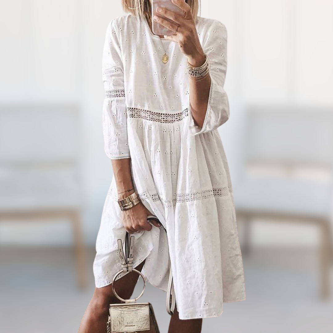 Claudette Schickes Sommerkleid für Damen in Weiß, mit einem eleganten und zeitlosen Look und bequemer, fließender Passform.