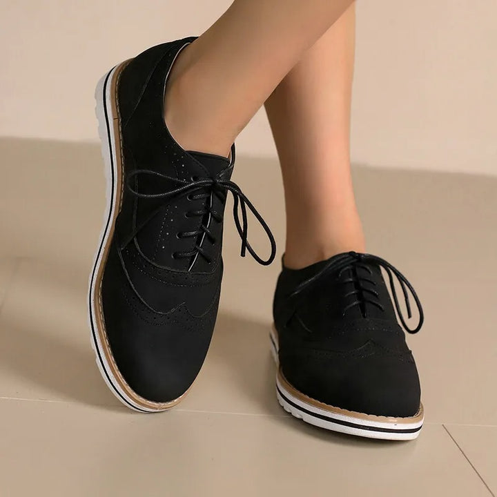 Schwarze Schnürschuhe für Damen von Damaris ideal für städtischen Komfort und Halt