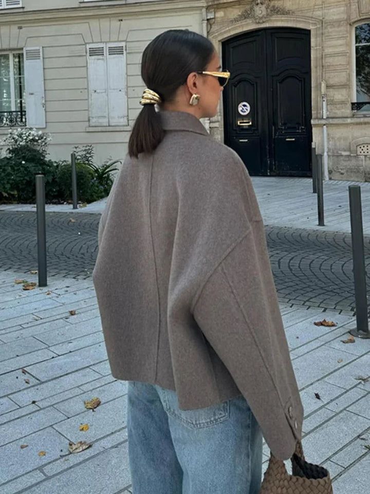Damen Langarmjacke mit breitem spitzem Kragen und Knopfverschluss