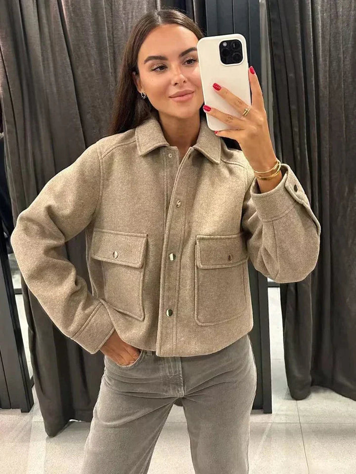 Damen Langarmjacke mit spitzem Kragen und Vorderen Pattentaschen