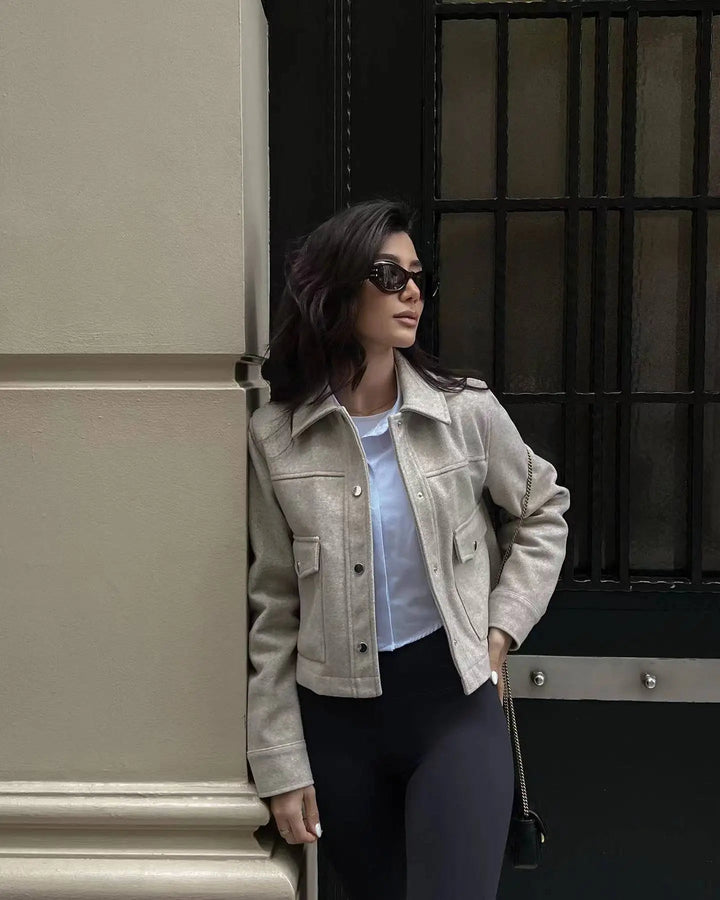 Damen Langarmjacke mit spitzem Kragen und Vorderen Pattentaschen